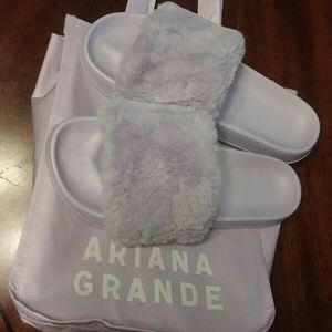 NWOT Ariana Grande Slippers w/ Tote